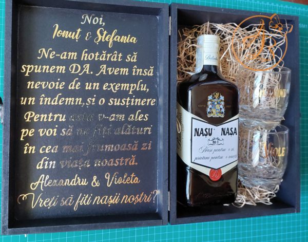 Set cutie eleganta cu pahare, pentru nasi