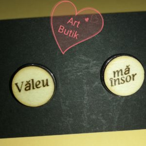 Butoni cu lemn gravat