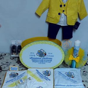 Trusou botez baietel cu costumas galben