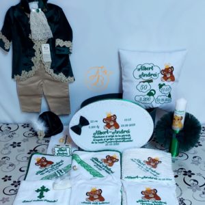 Trusou botez baietel cu costumas