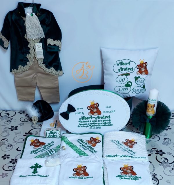 Trusou botez baietel cu costumas