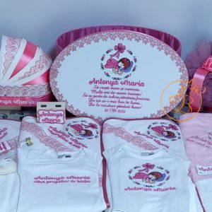 Trusou botez pentru fetita cu bebe