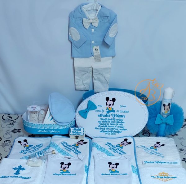 Trusou botez baietel cu costumas albastru