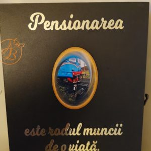 Cutie decorata pentru pensionare