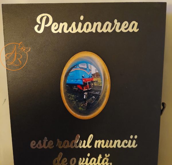 Cutie decorata pentru pensionare