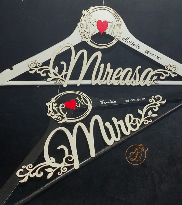 Set umerase elegante pentru miri si copilas si cutiuta verighete - imagine 4