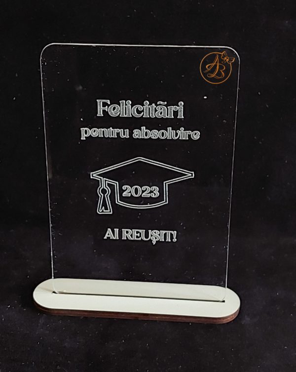 Trofeu pentru absolventi