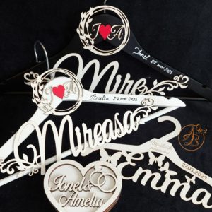 Set umerase elegante pentru miri si copilas si cutiuta verighete