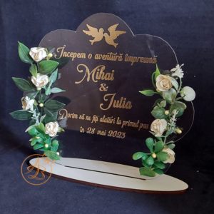 Invitatie plexiglass, trofeu decorat cu flori