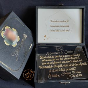 Cutie personalizata pentru nasi cu placa plexiglass