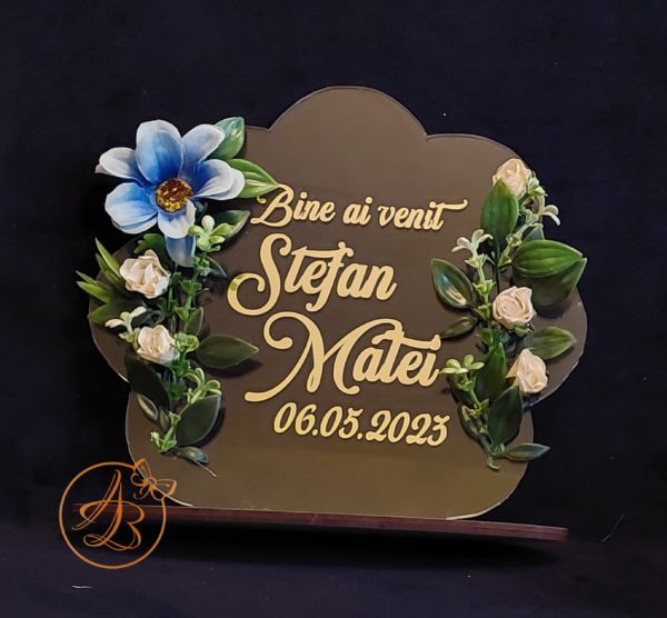 Cadou plexiglass pentru bebe, decorat cu flori