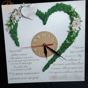 Ceas decorat cu licheni