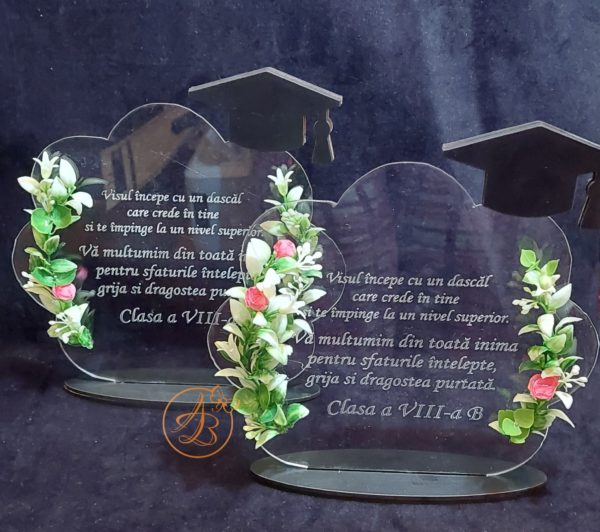 Trofeu decorat cu flori, pentru dascali, sfarsit de an scolar
