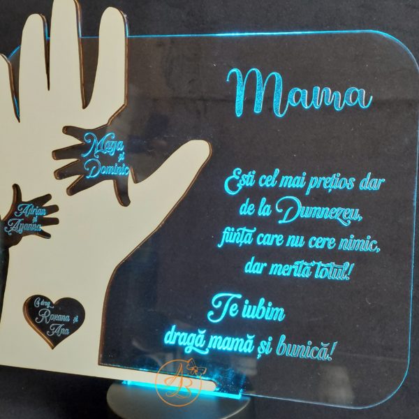 Trofeu cu manute pentru mama - imagine 15
