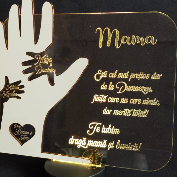 Trofeu cu manute pentru mama - imagine 2