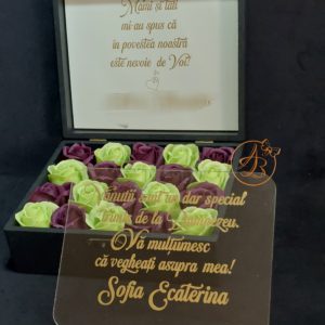 Cutie mare cu flori si placa plexiglass, pentru nasi