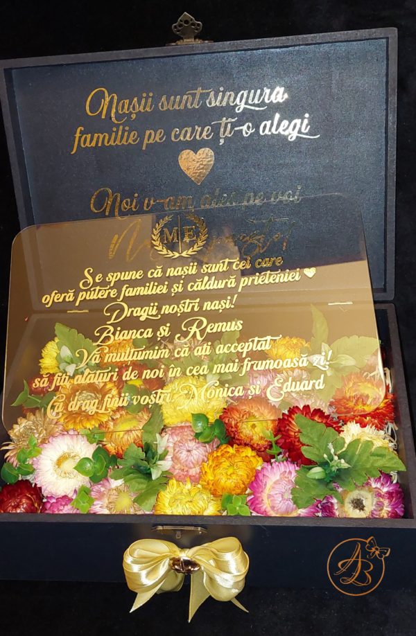 Cutie mare cu flori uscate si placa plexiglass, pentru nasi