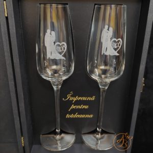 Pahare cristal gravate cu siluete in cutie personalizata