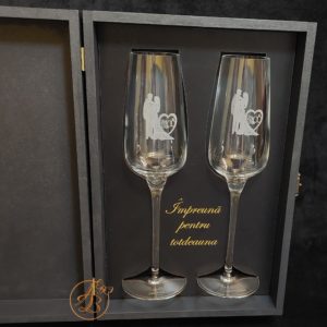 Pahare cristal gravate cu siluete in cutie personalizata