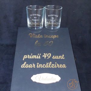 Cutie decorata pentru nas, 50 ani