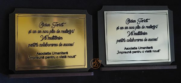 Placheta metalex, gravat