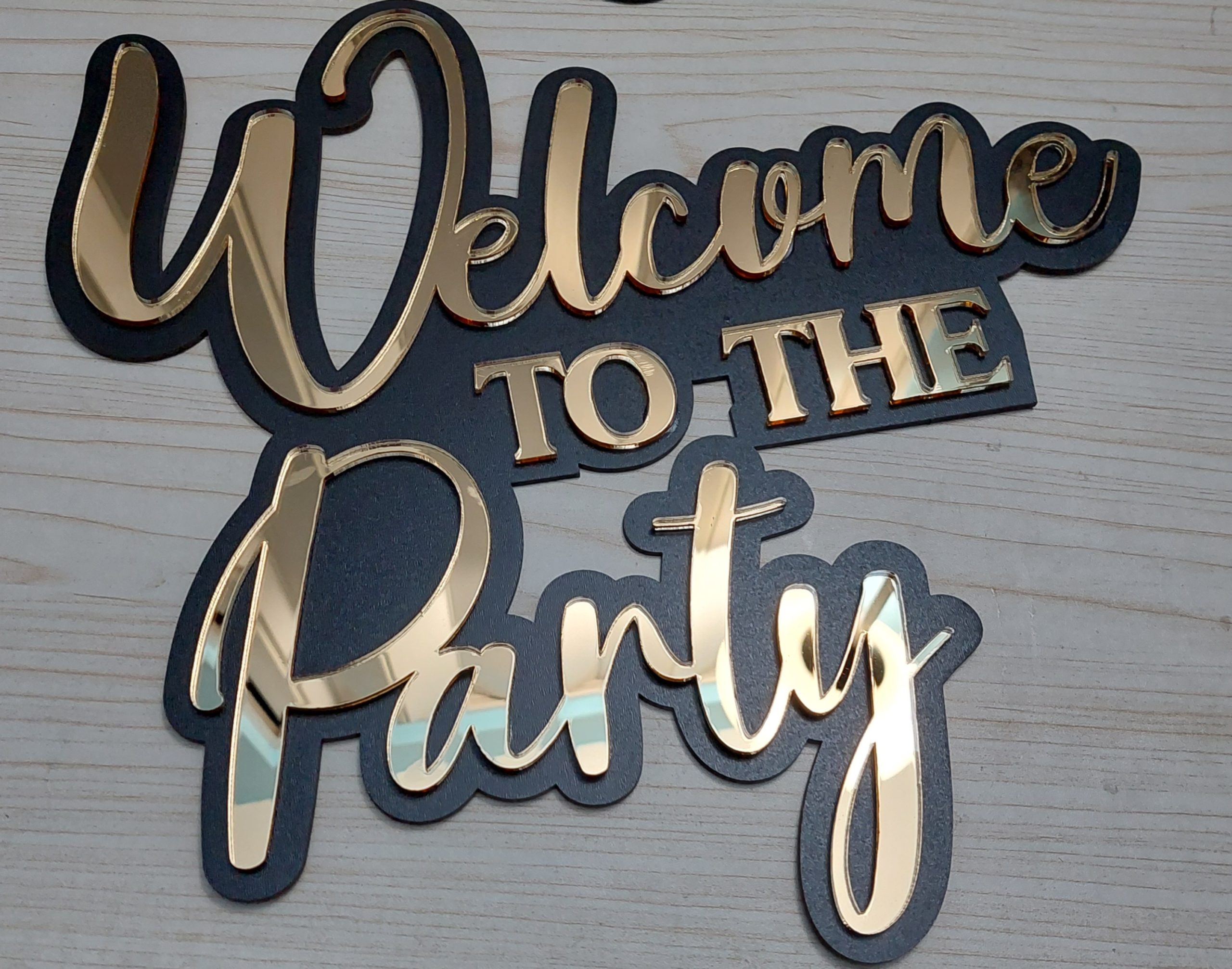 Panou negru cu auriu 'Welcome to the Party' - imagine 4