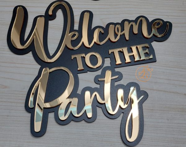 Panou negru cu auriu 'Welcome to the Party'