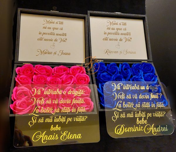 Cutie cu flori si placa plexiglass, pentru nasi