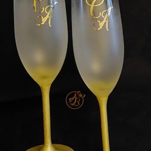 Pahare elegante cu talpa aurie