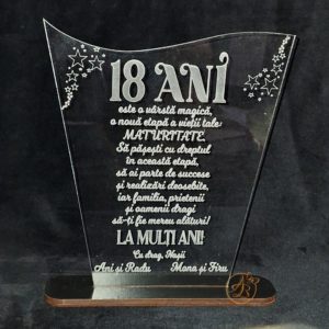 Decor trofeu gravat pentru majorat