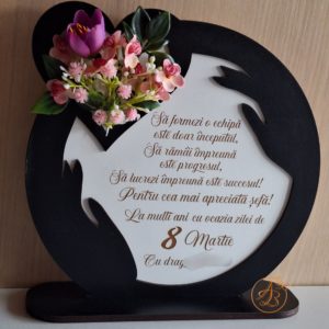 Decor gravat, cu maini si flori sau poza