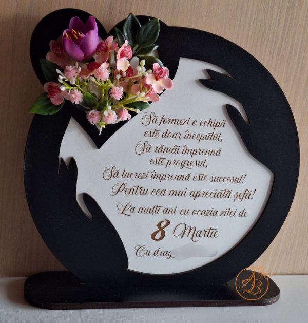 Decor gravat, cu maini si flori sau poza