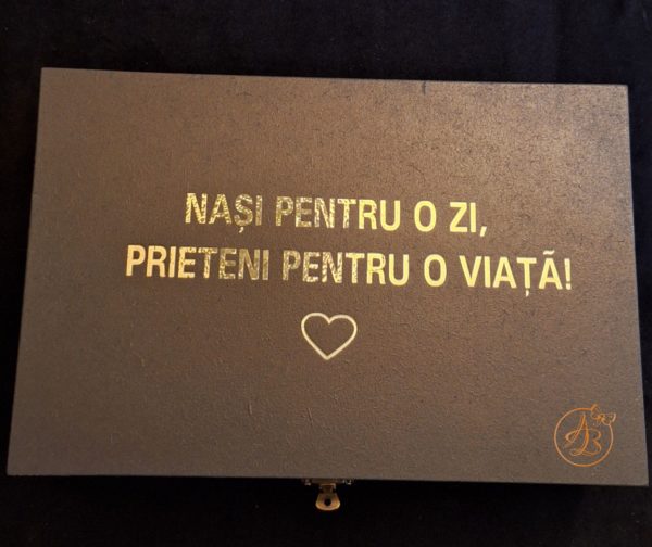 Cutie pentru nasi decorata cu text auriu - imagine 26