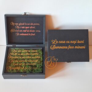 Cutie decorata cu licheni si placa plexiglass, cadou pentru nasi