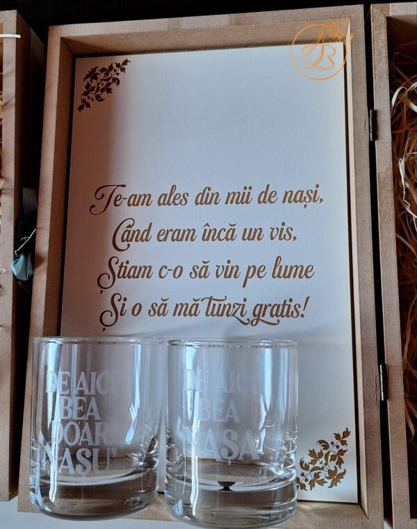 Cutie natur cu placa gravata si doua pahare - imagine 29