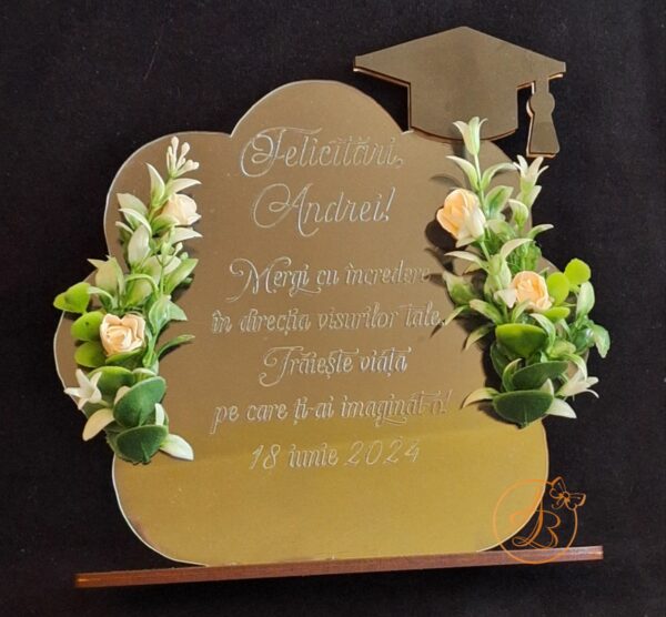 Trofeu decorat cu flori, pentru absolventi - imagine 4