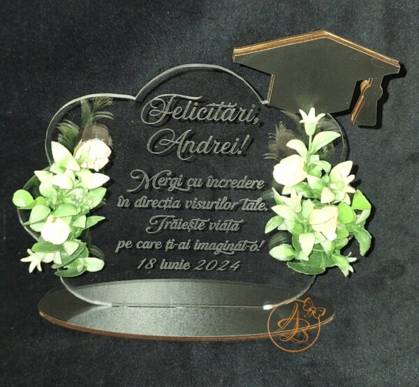 Trofeu decorat cu flori, pentru absolventi - imagine 2