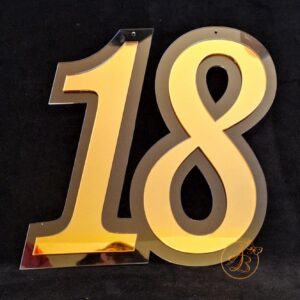 Cifra personalizata din plexiglass si oglinda