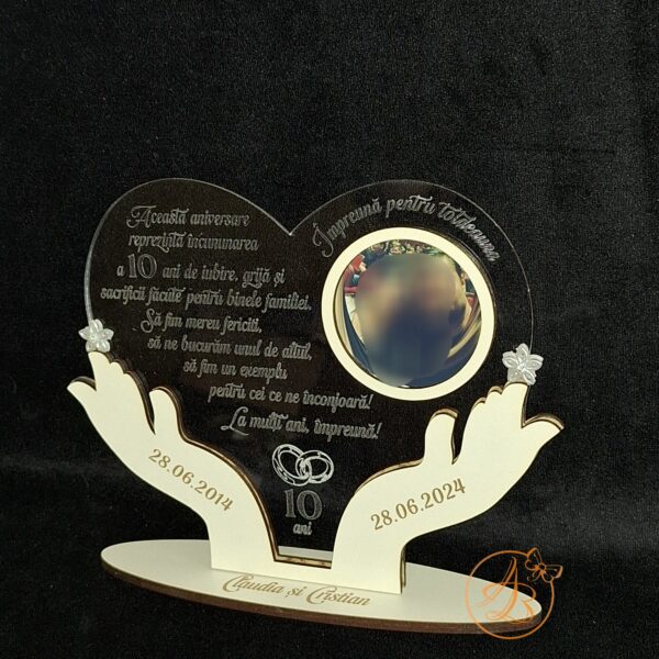 Decor trofeu cu maini gravate si poza, pentru aniversare casatorie - imagine 8