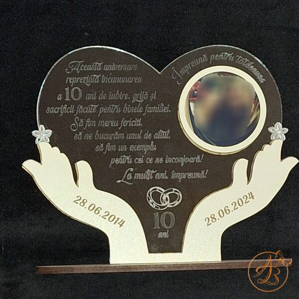 Decor trofeu cu maini gravate si poza, pentru aniversare casatorie - imagine 9