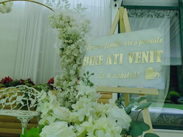 Panou plexiglass alb, Fiecare familie are o poveste, Bine ati venit la a noastra - imagine 7
