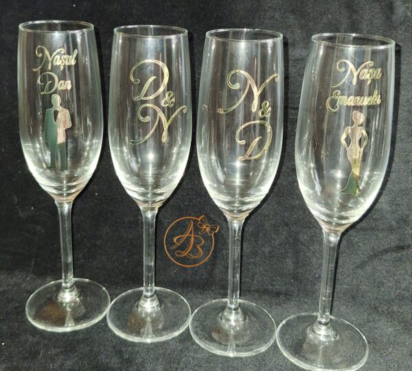Set 4 pahare cu initiale, siluete