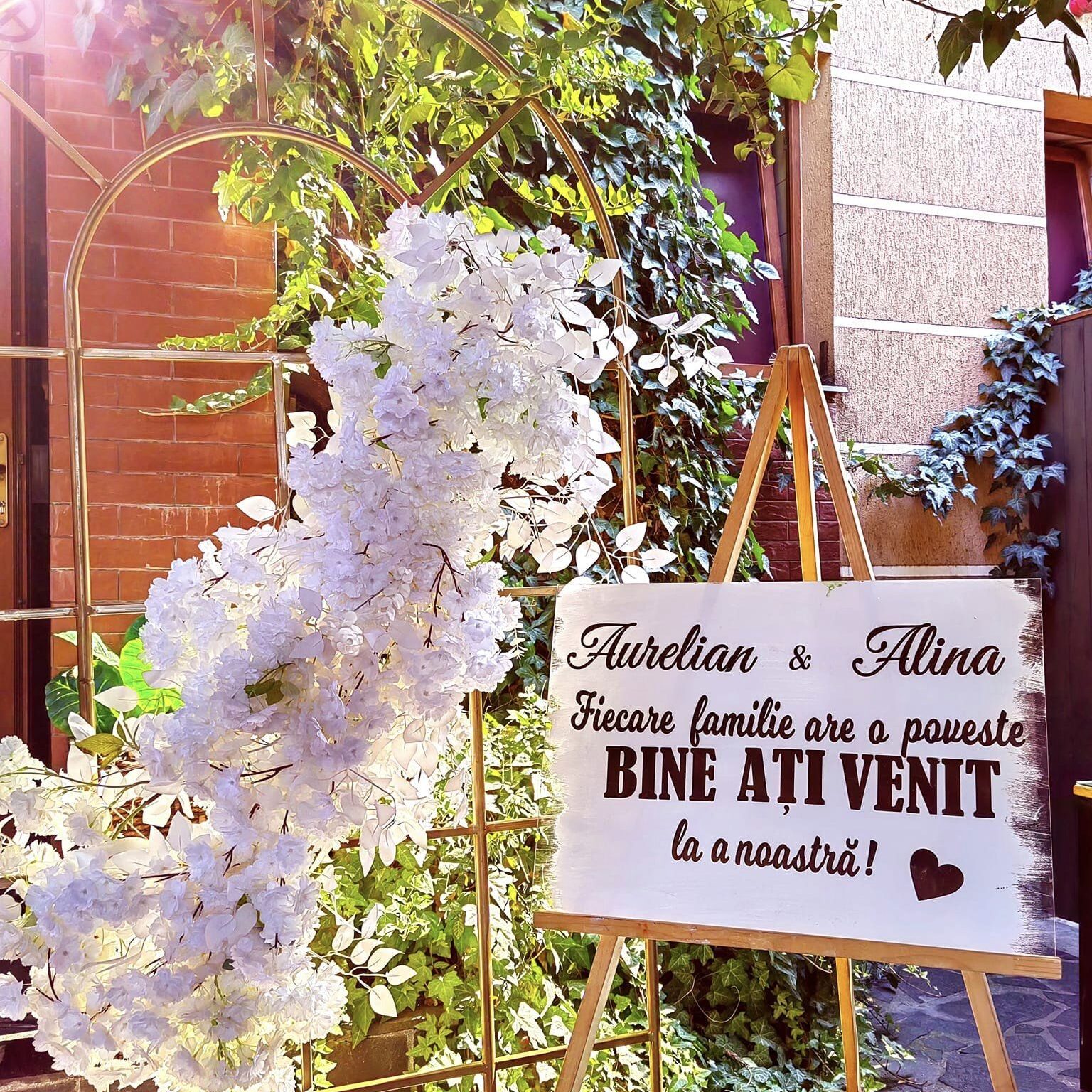 Panou plexiglass alb, Fiecare familie are o poveste, Bine ati venit la a noastra, cu nume si data