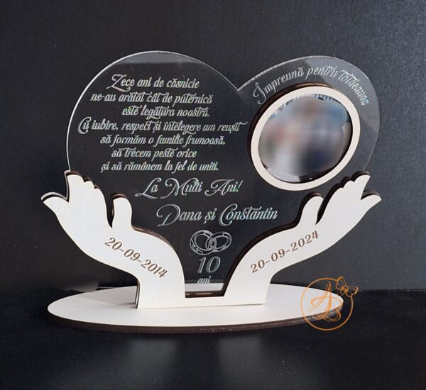 Decor trofeu cu maini gravate si poza, pentru aniversare casatorie - imagine 11