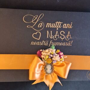 Cutie mare cu trandafiri de sapun si placa plexiglass, pentru nasa