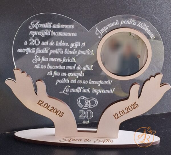 Decor trofeu cu maini gravate si poza, pentru aniversare casatorie - imagine 13