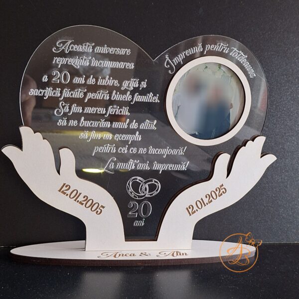 Decor trofeu cu maini gravate si poza, pentru aniversare casatorie - imagine 12