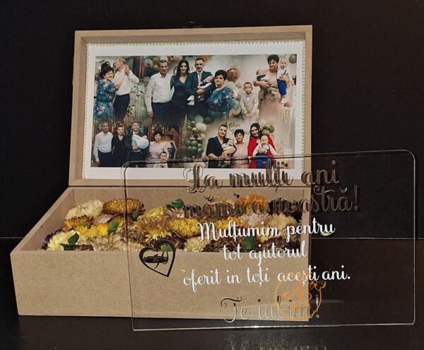 Cutie natur cu flori uscate si placa plexiglass, pentru mama