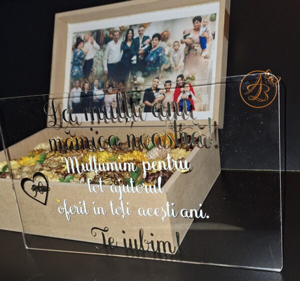 Cutie natur cu flori uscate si placa plexiglass, pentru mama - imagine 2