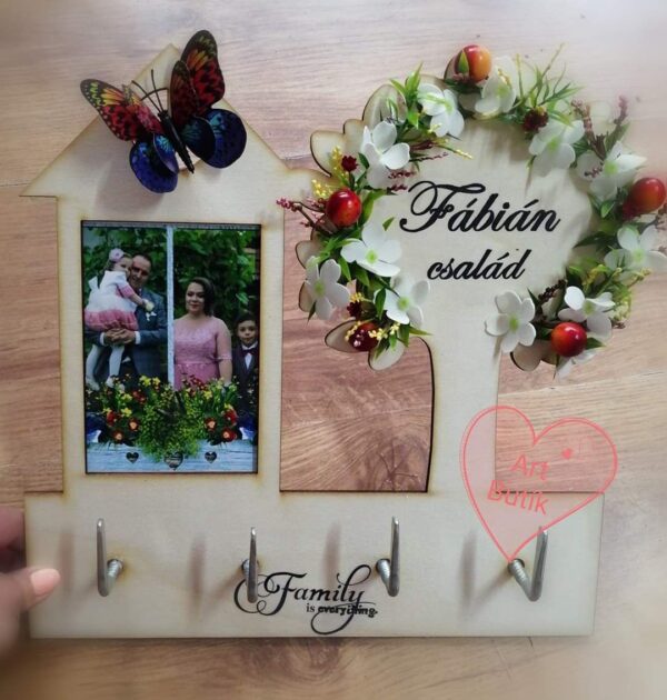 Cuier decor perete cu rama foto, copac gravat si decorat